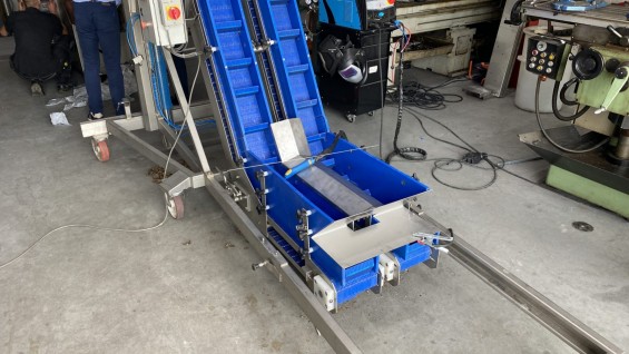 FULL AUTOMATIC WEIGHING AND BAGGING LINE